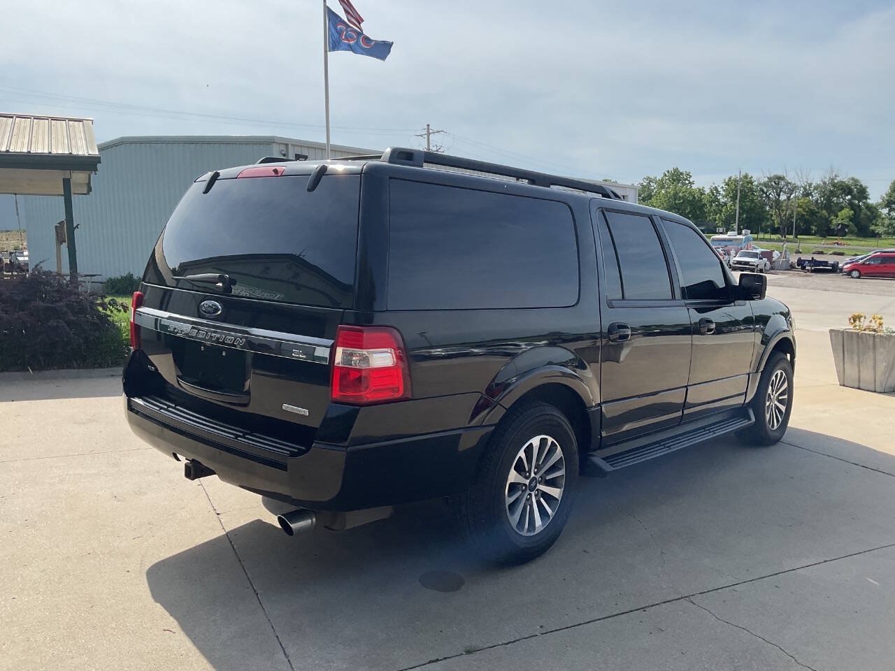Used 2017 Ford Expedition EL XLT RWD image 9