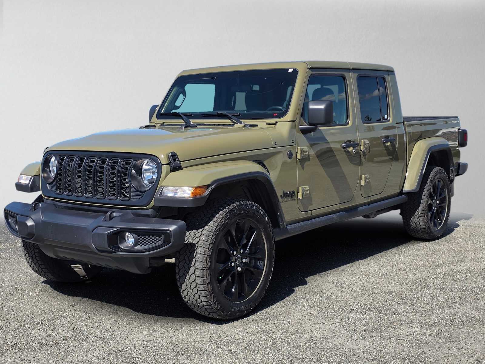 Used 2025 Jeep Gladiator Sport AWD/4WD image 7