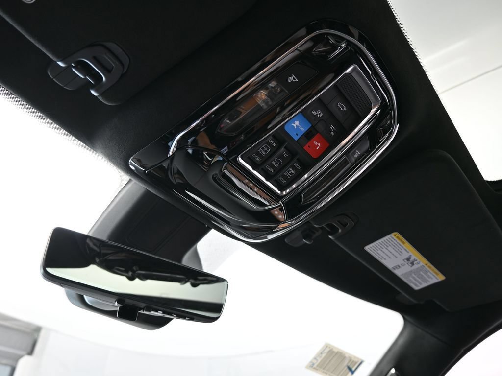 Used 2024 Jeep Grand Wagoneer Series III AWD/4WD image 25