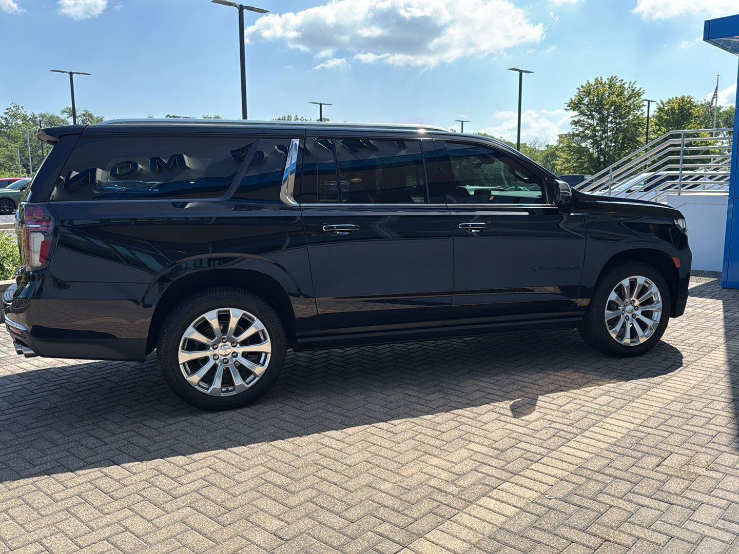 Used 2021 Chevrolet Suburban Premier AWD/4WD image 6