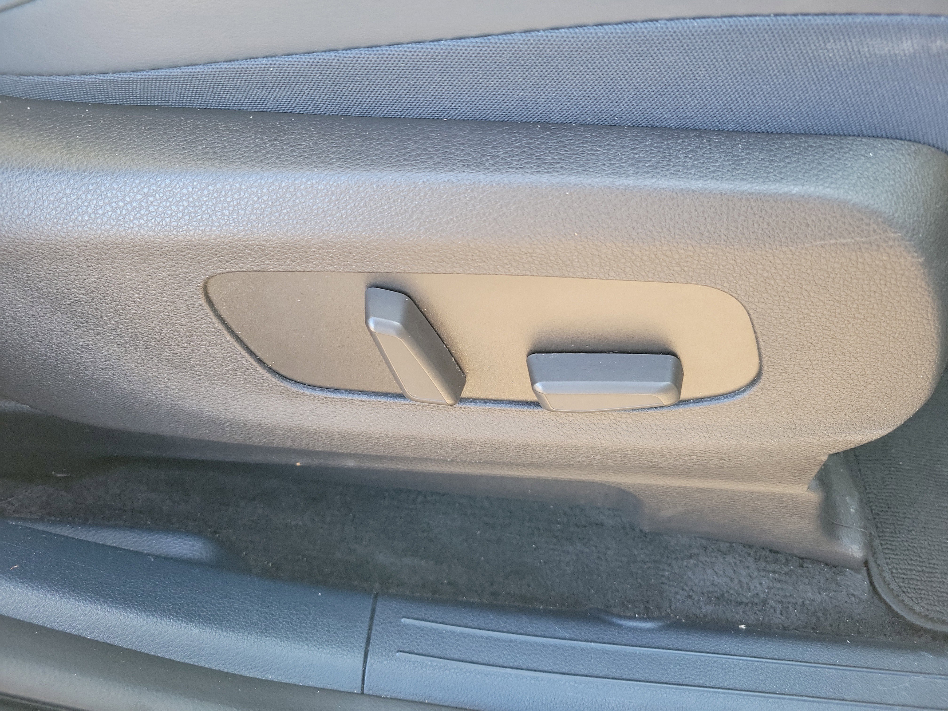 Certified 2025 Kia Carnival EX image 9