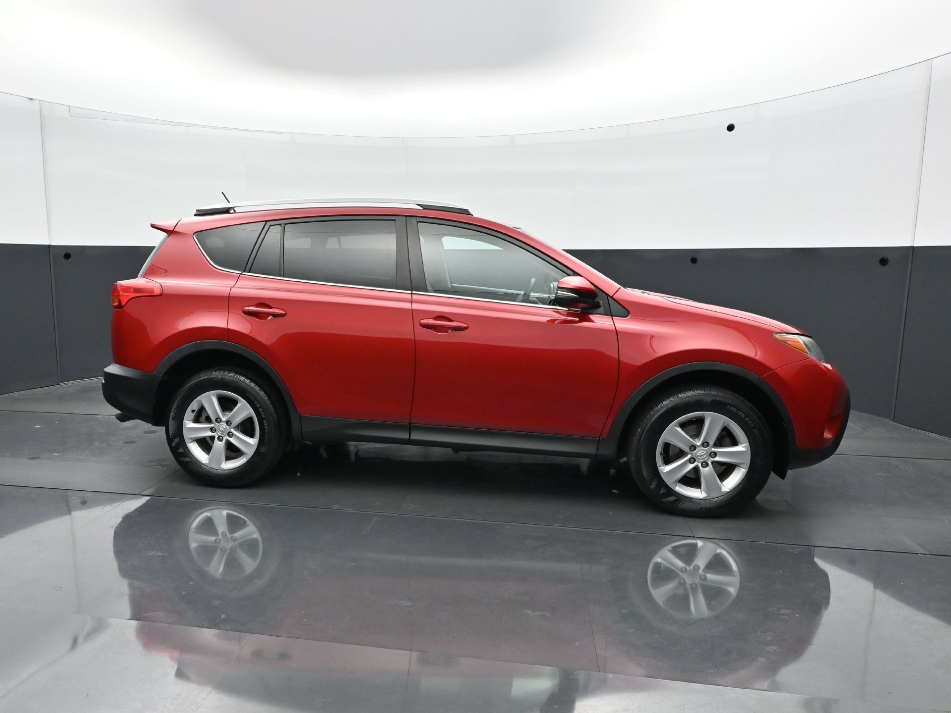 Used 2014 Toyota RAV4 XLE AWD/4WD image 8