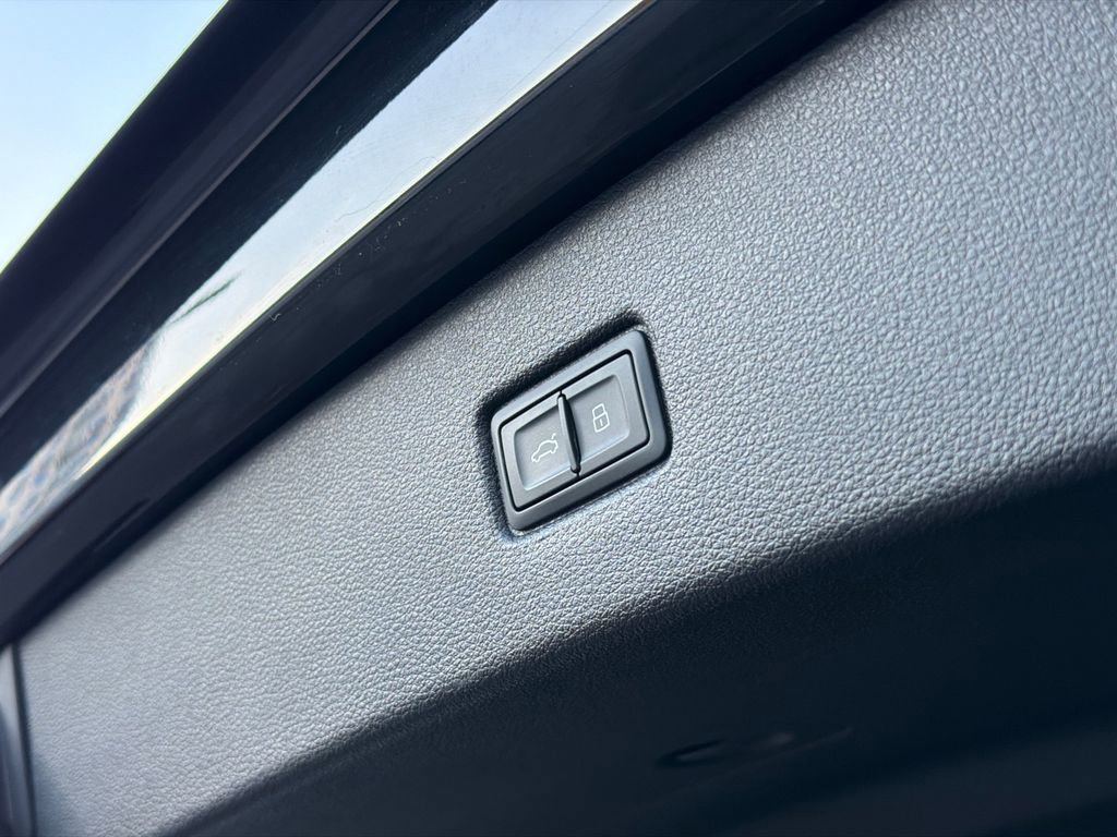 Used 2025 Audi Q7 3.0T Premium Plus image 9