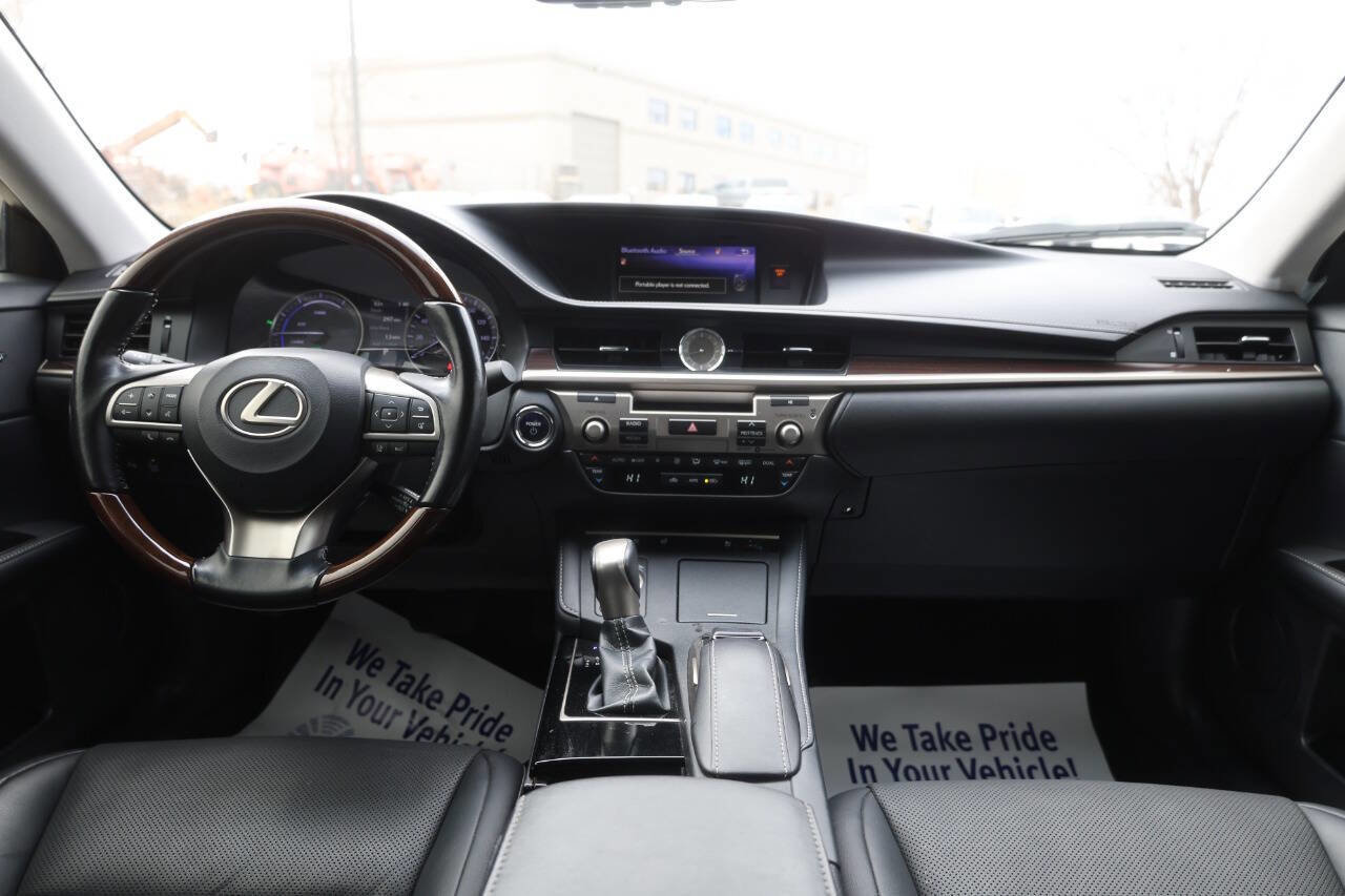 Used 2018 Lexus ES 300h w/ Navigation Package FWD image 14