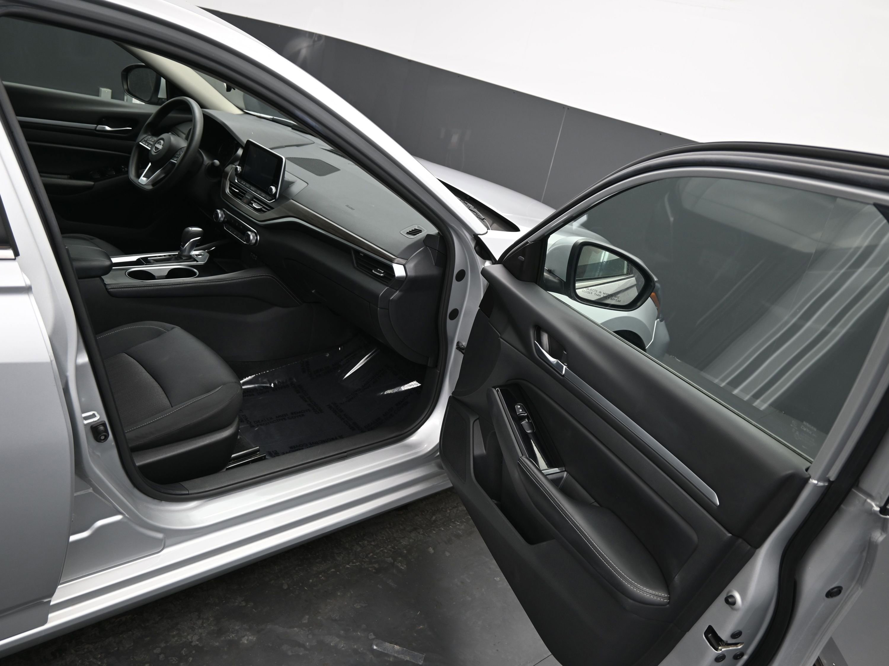 Used 2023 Nissan Altima 2.5 SV image 12