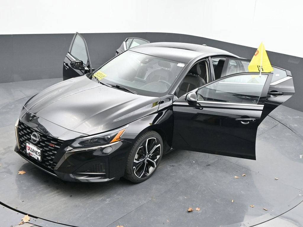 Used 2024 Nissan Altima 2.5 SR FWD image 63
