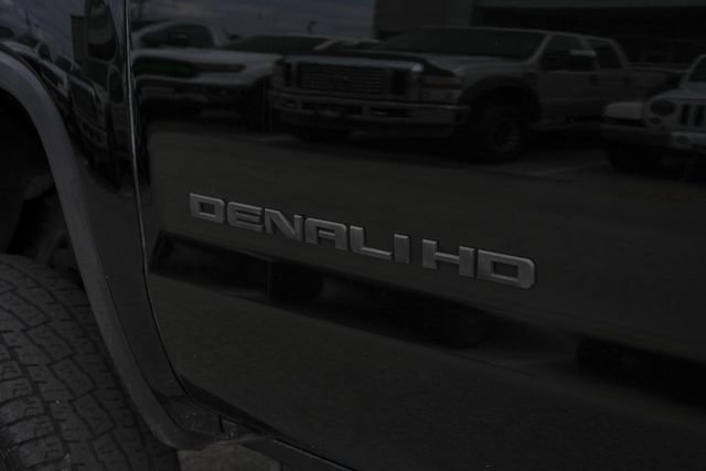 Used 2018 GMC Sierra 2500 Denali w/ Duramax Plus Package AWD/4WD image 17