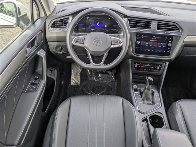 Certified 2023 Volkswagen Tiguan SE w/ Panoramic Sunroof Package image 17