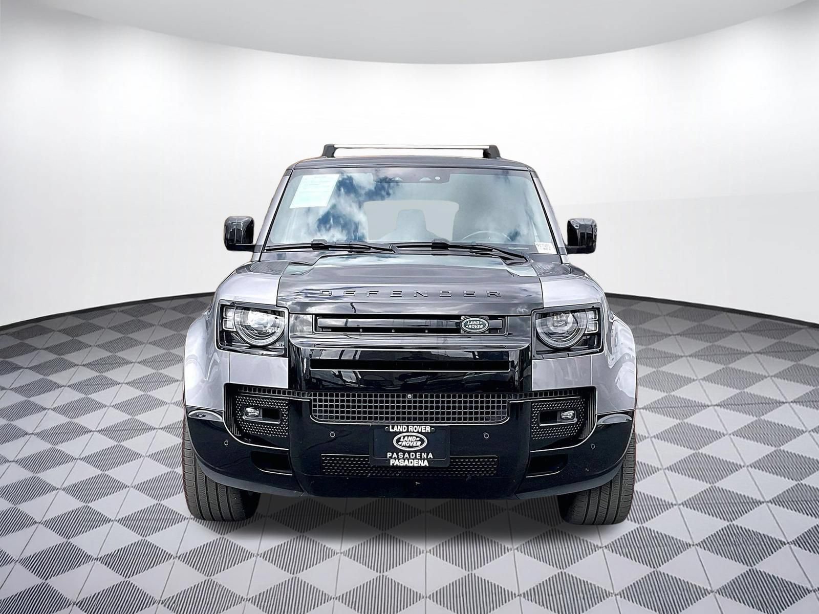 Used 2023 Land Rover Defender 130 X AWD/4WD image 3