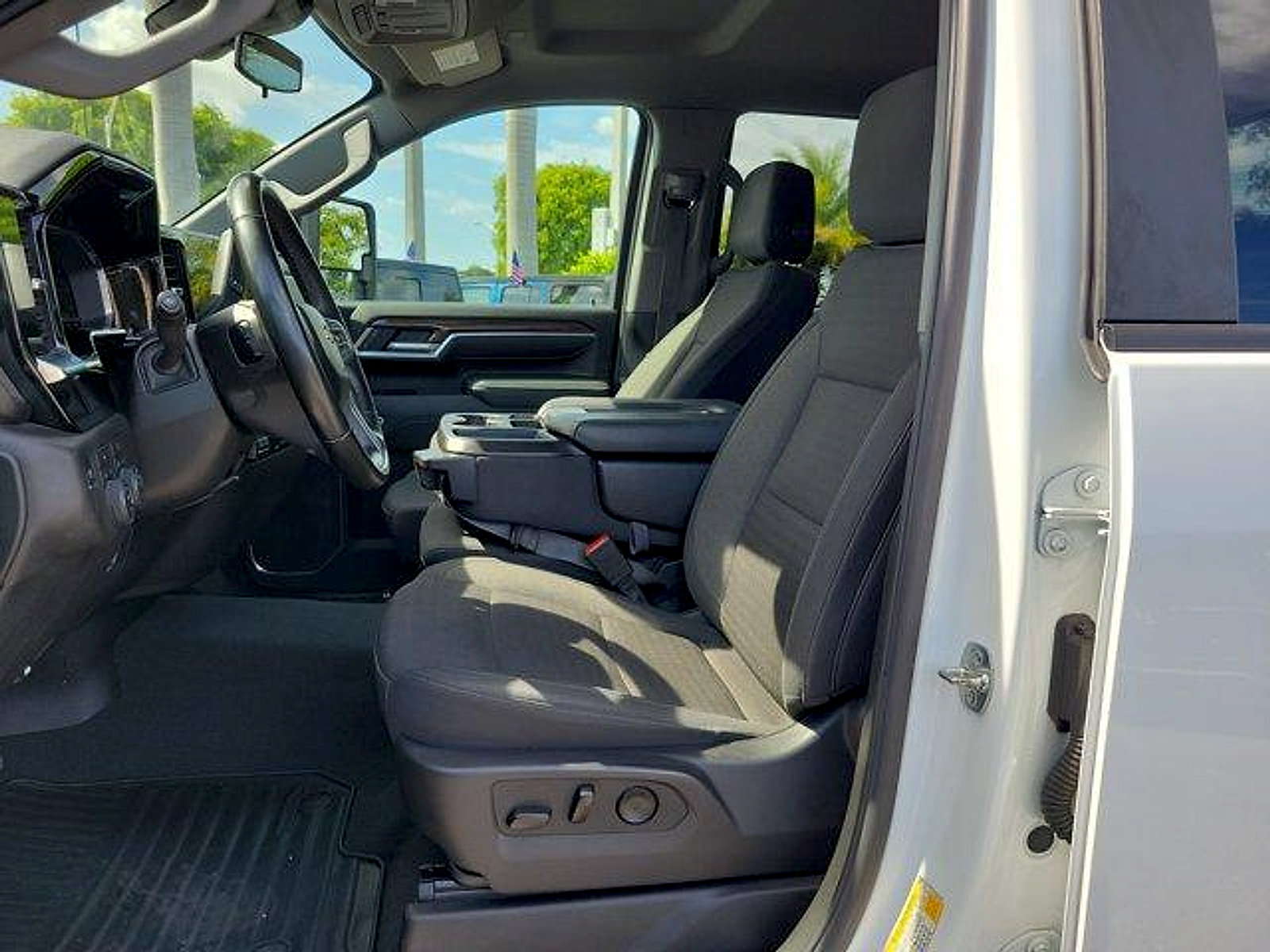 Used 2025 Chevrolet Silverado 2500 LT w/ Convenience Package AWD/4WD image 19