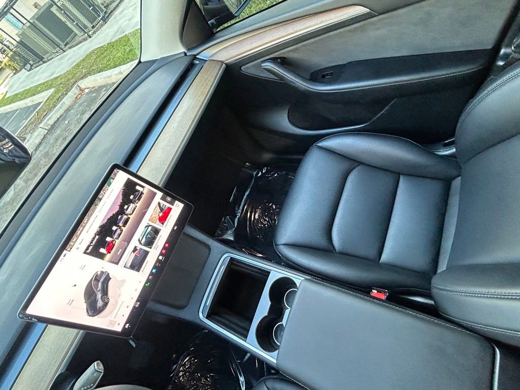 Used 2025 Tesla Model Y Long Range image 11