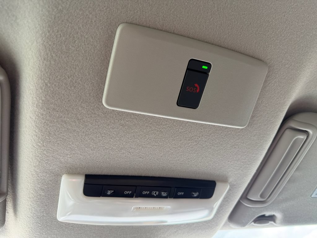Used 2025 Nissan Versa SR w/ Trunk Package FWD image 25
