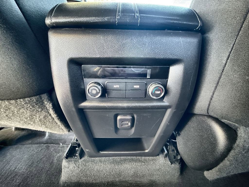 Used 2023 Chevrolet Traverse LT image 12
