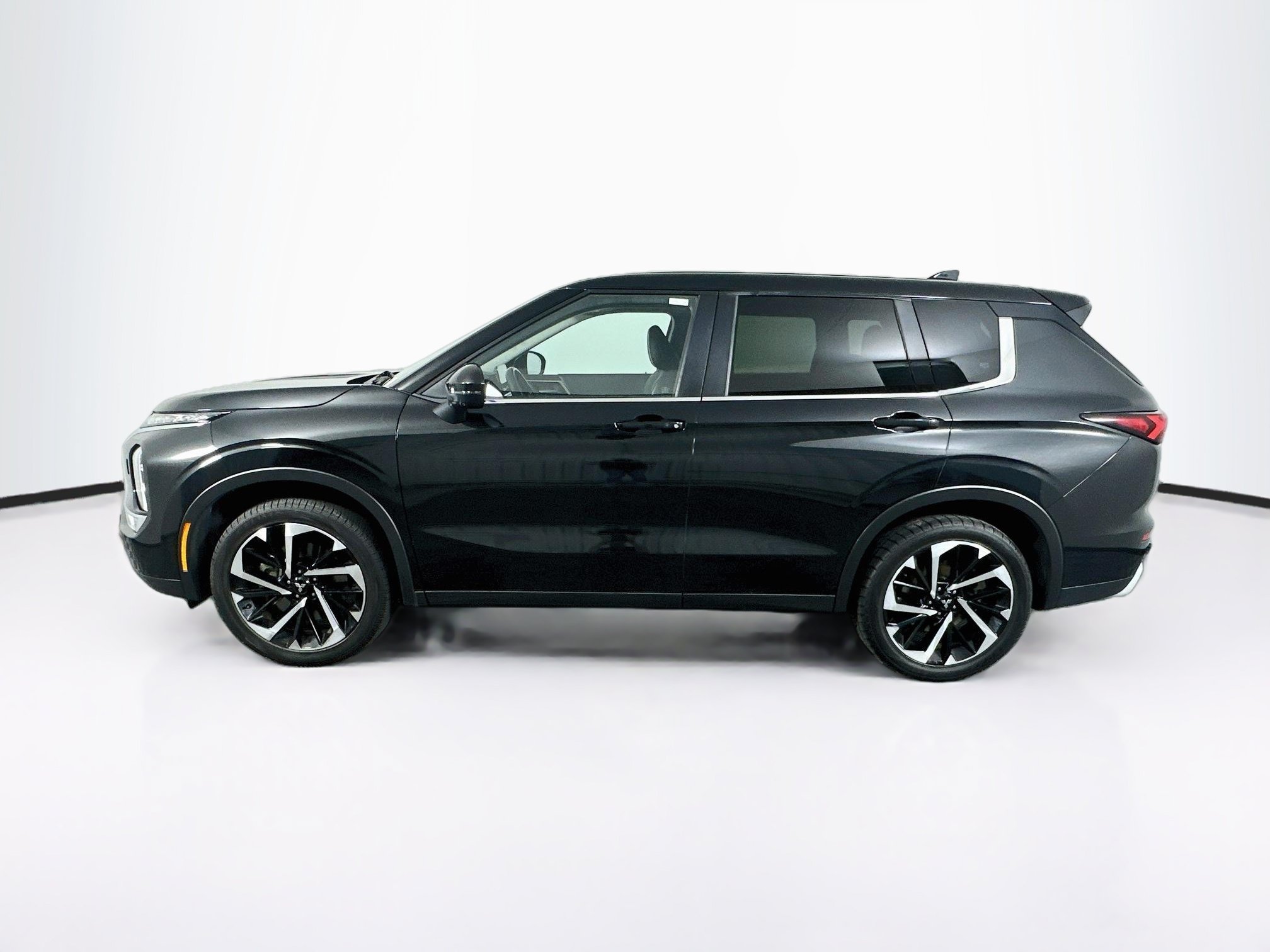 Used 2024 Mitsubishi Outlander SE Black Edition AWD/4WD image 4