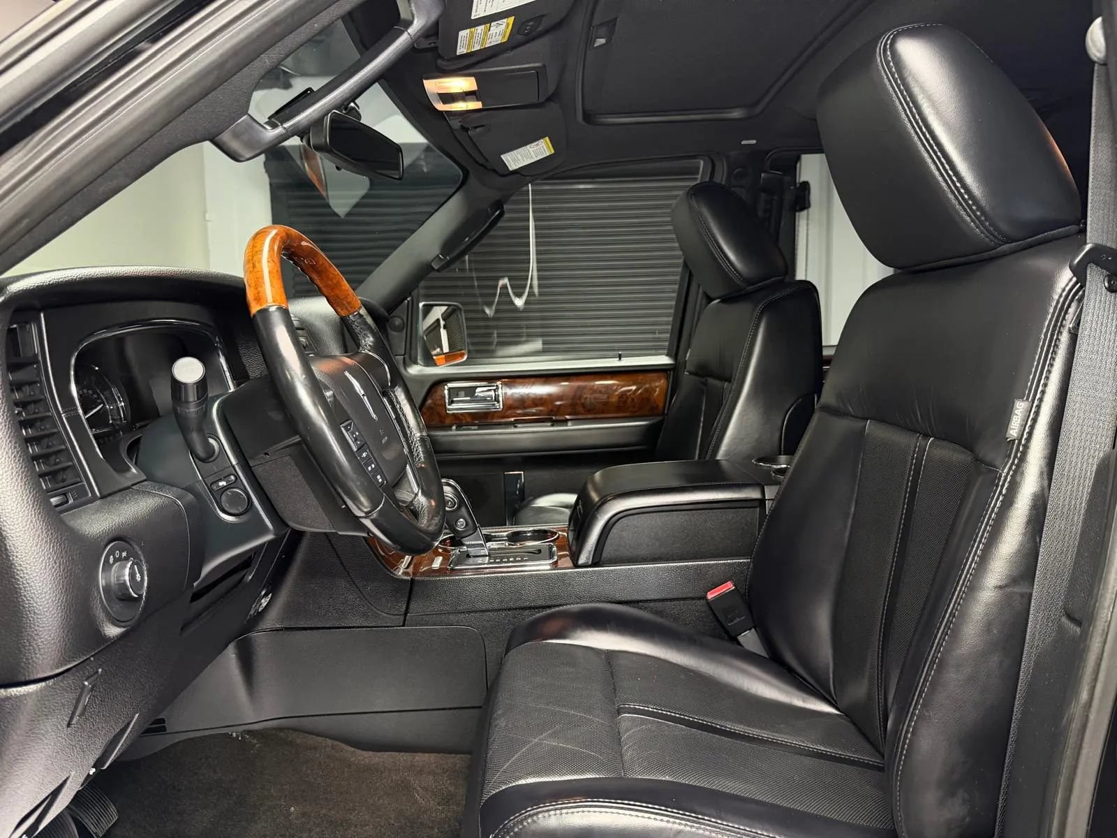 Used 2017 Lincoln Navigator L Select RWD image 30