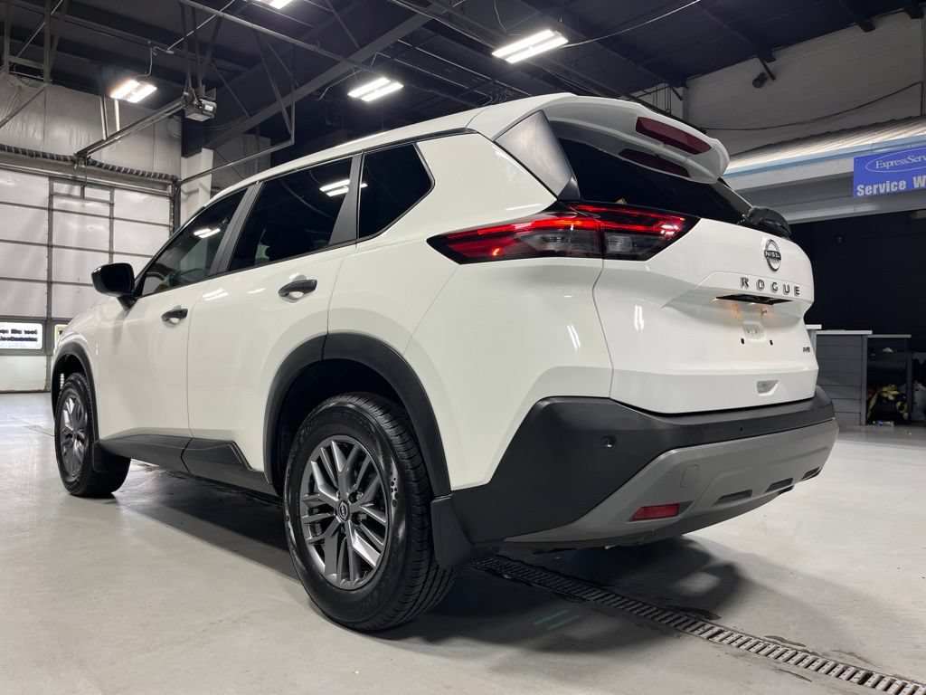 Used 2023 Nissan Rogue S AWD/4WD image 5