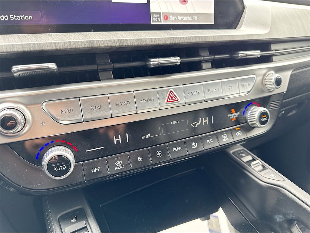 Used 2023 Kia Telluride EX w/ EX Captain's Chair Package image 16