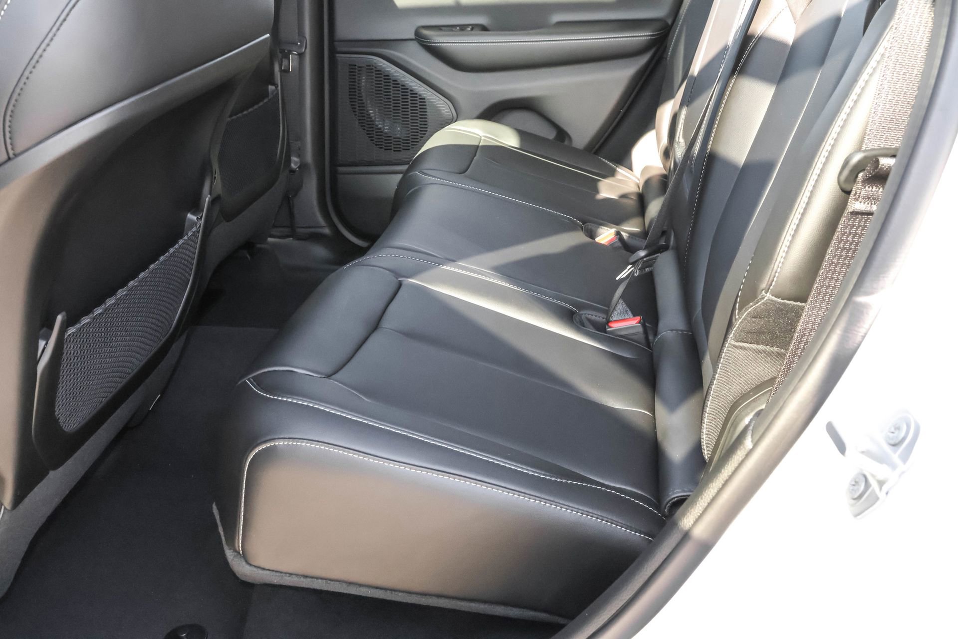 New 2025 Jeep Grand Cherokee Limited w/ Black Appearance Package image 14