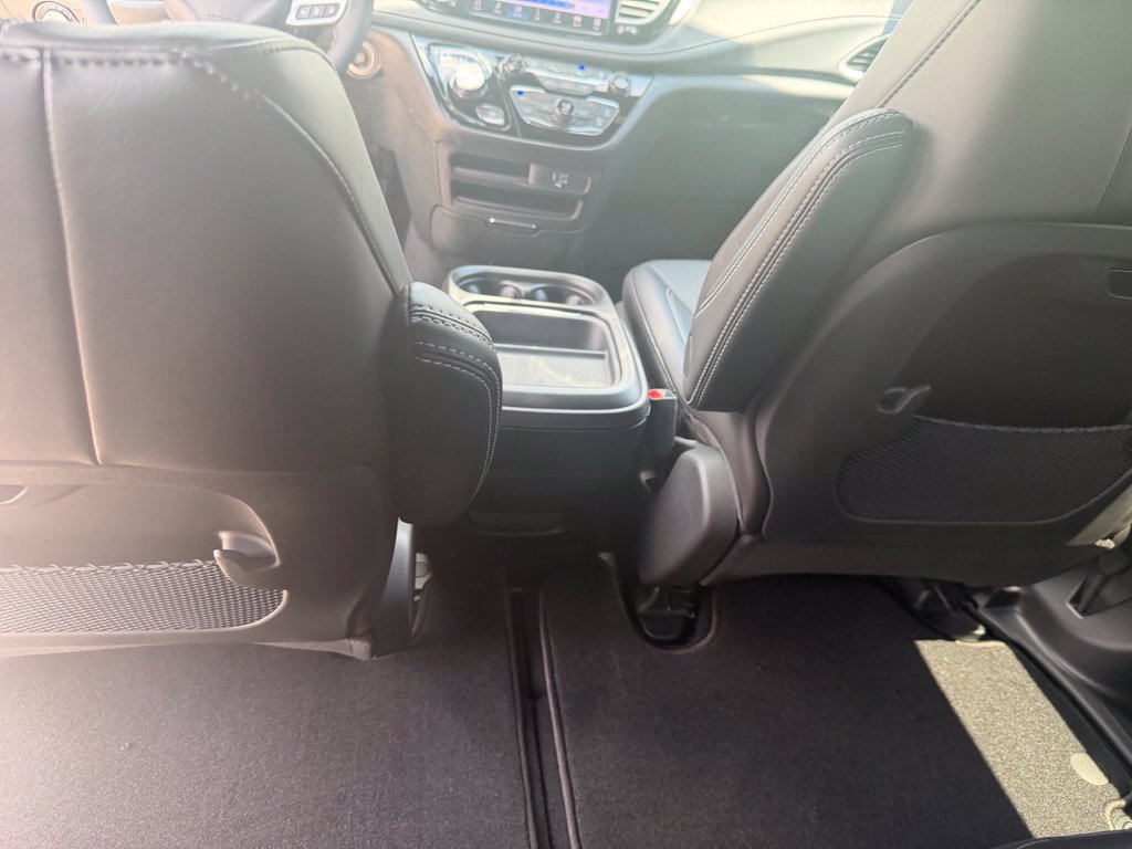 New 2027 Chrysler Pacifica Select w/ Family Tech Group FWD image 29