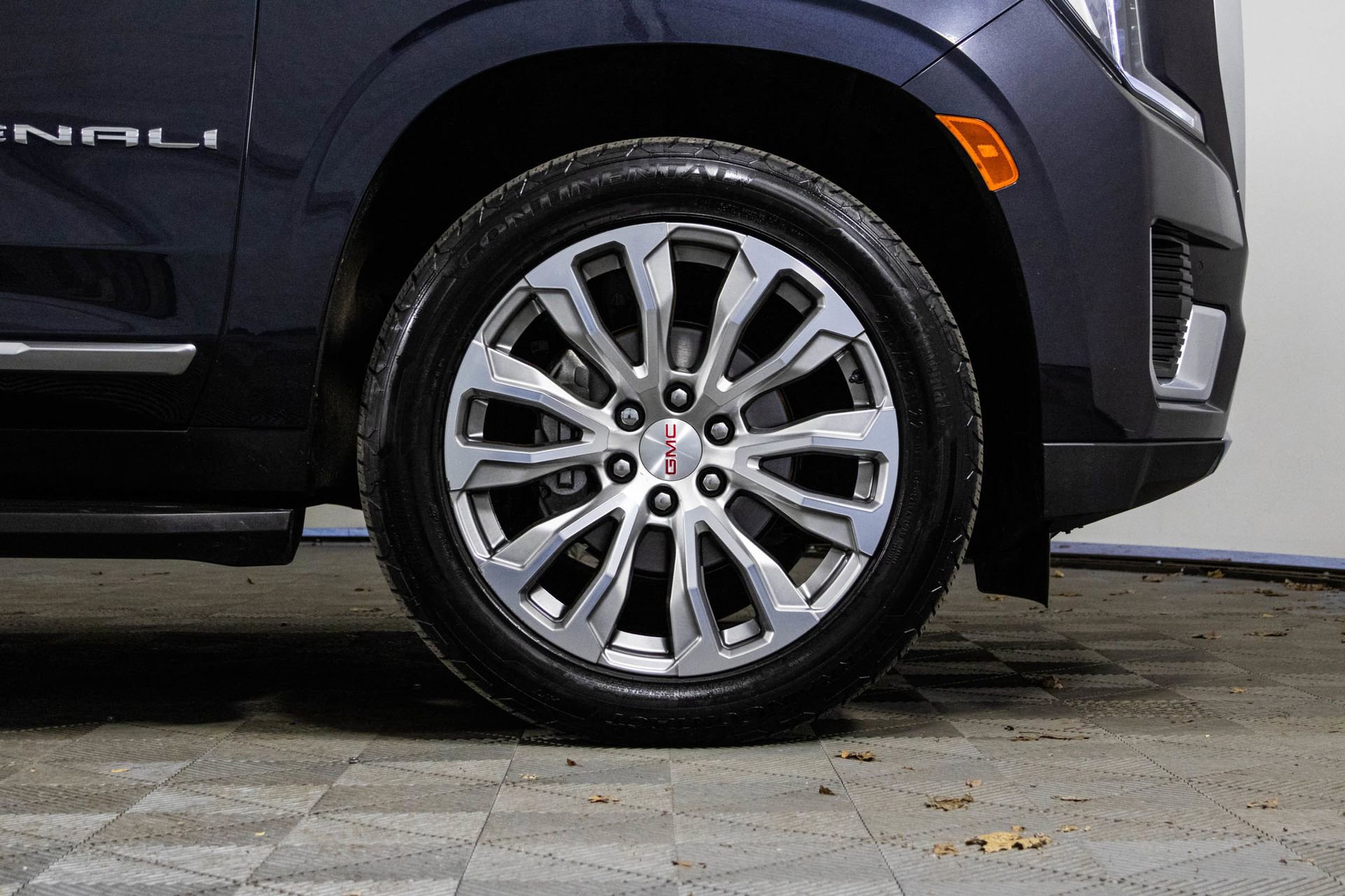 Used 2023 GMC Yukon XL Denali image 41