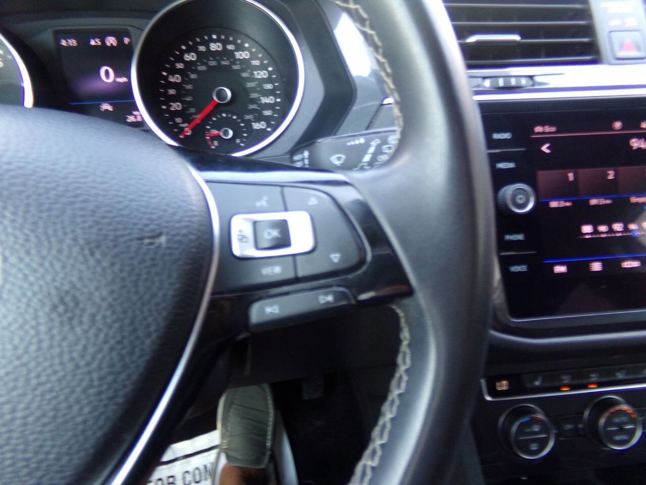 Used 2021 Volkswagen Tiguan SE image 51