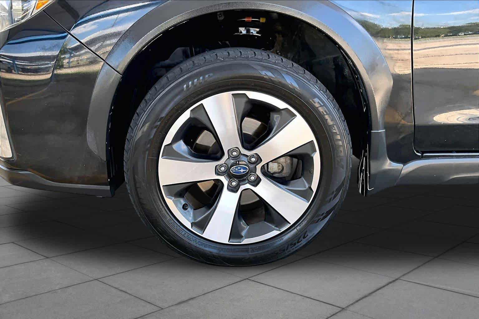 Used 2016 Subaru Crosstrek Touring AWD/4WD image 11