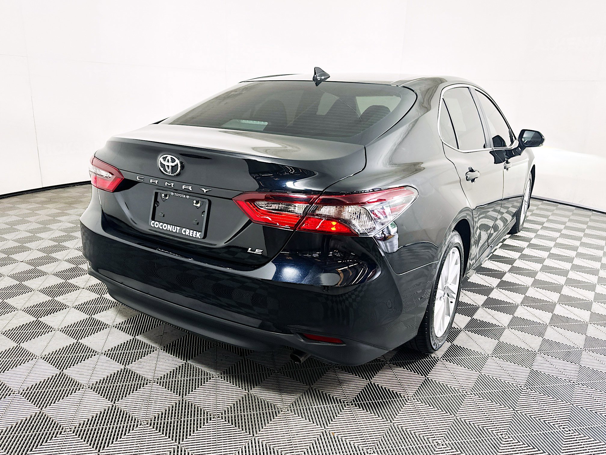 Used 2024 Toyota Camry LE w/ Convenience Package FWD image 3