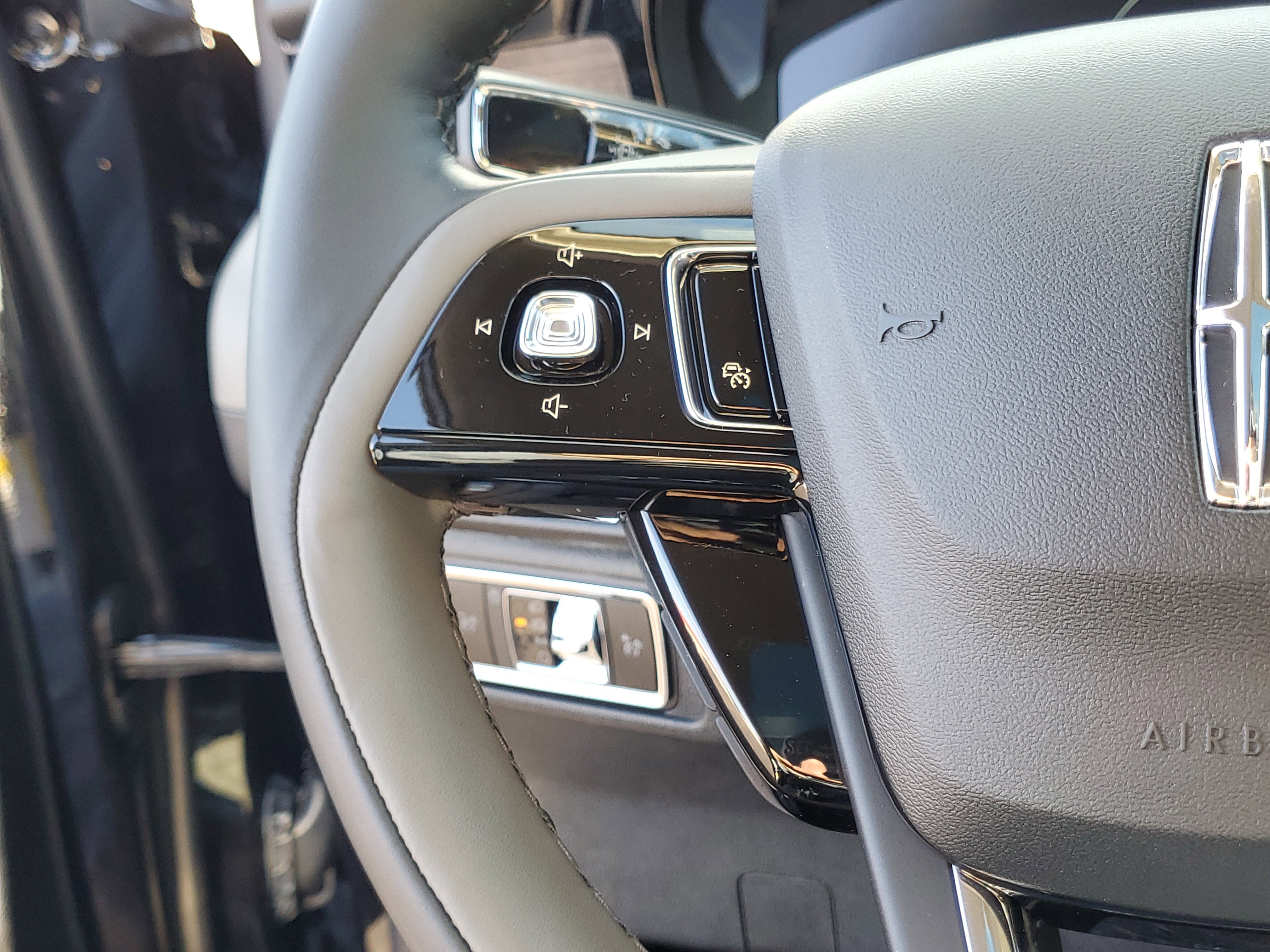 New 2025 Lincoln Corsair Reserve image 17