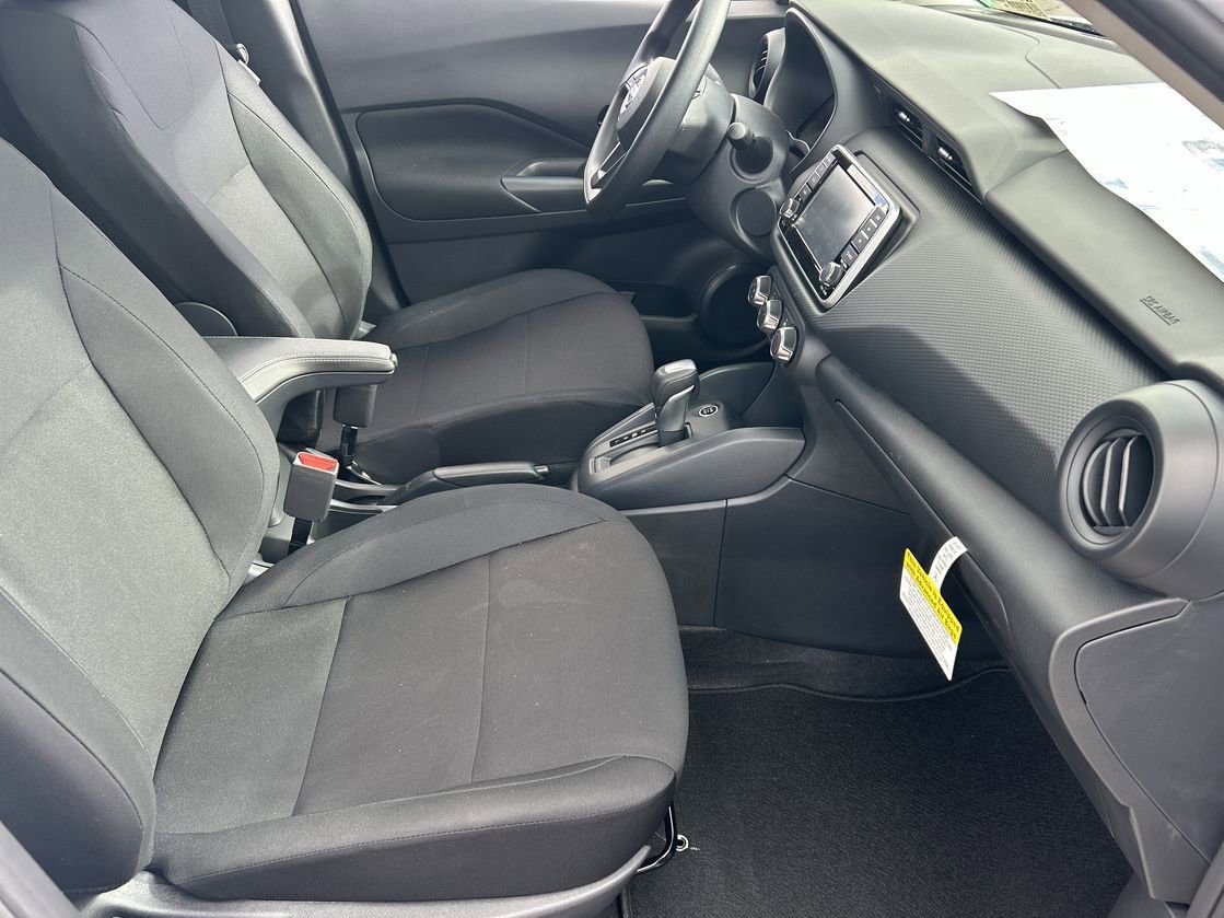 New 2025 Nissan Kicks Play S image 9