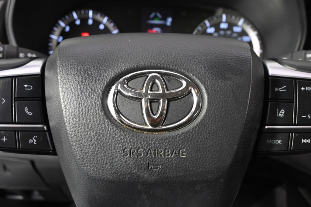 Used 2021 Toyota Highlander LE AWD/4WD image 35