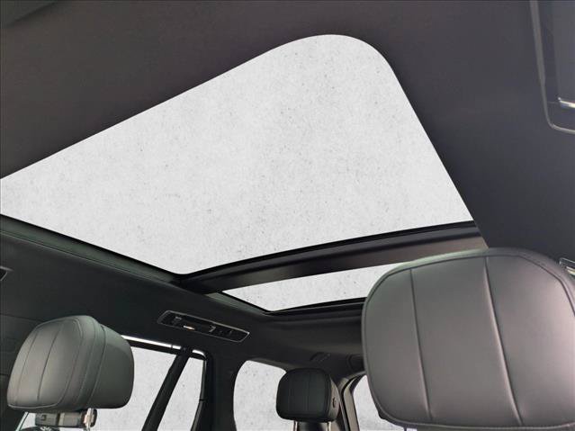 Certified 2025 Land Rover Range Rover SE AWD/4WD image 16