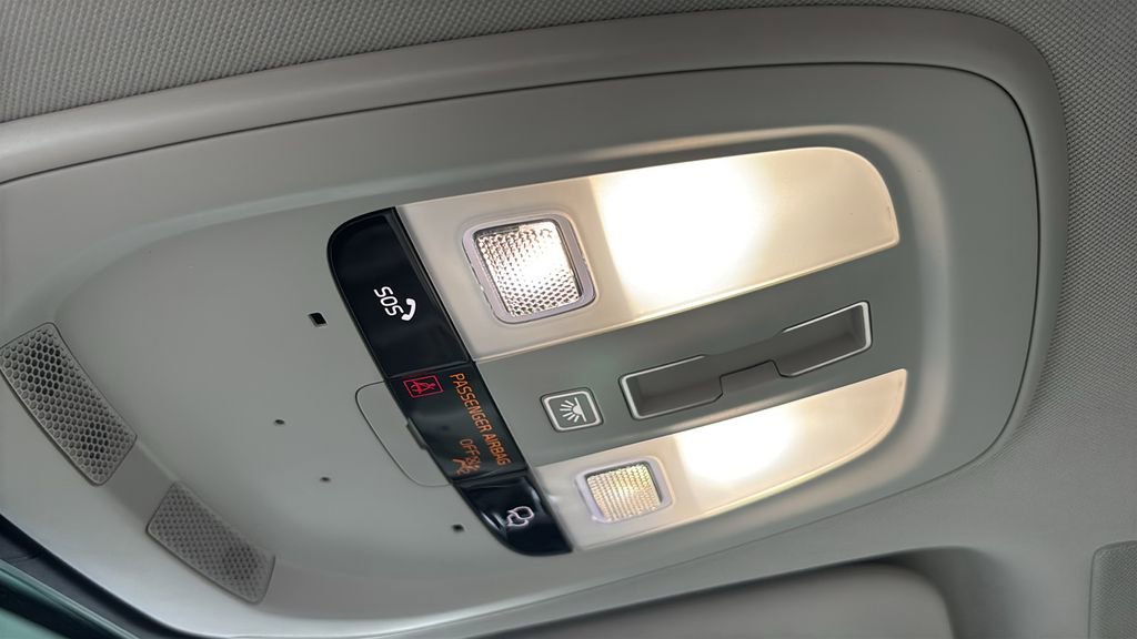 Certified 2025 Volvo XC60 B5 Ultra w/ Protection Package Premier image 23