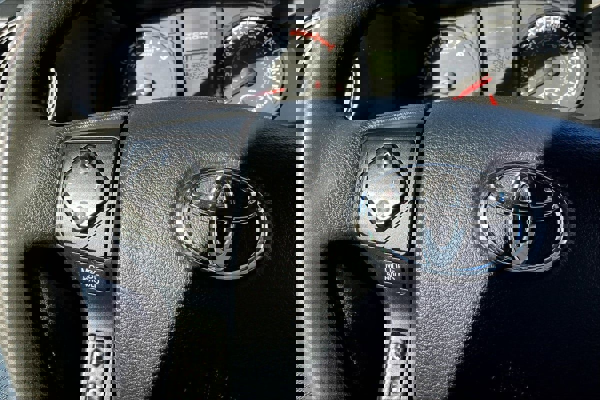 Used 2016 Toyota Tacoma SR image 11