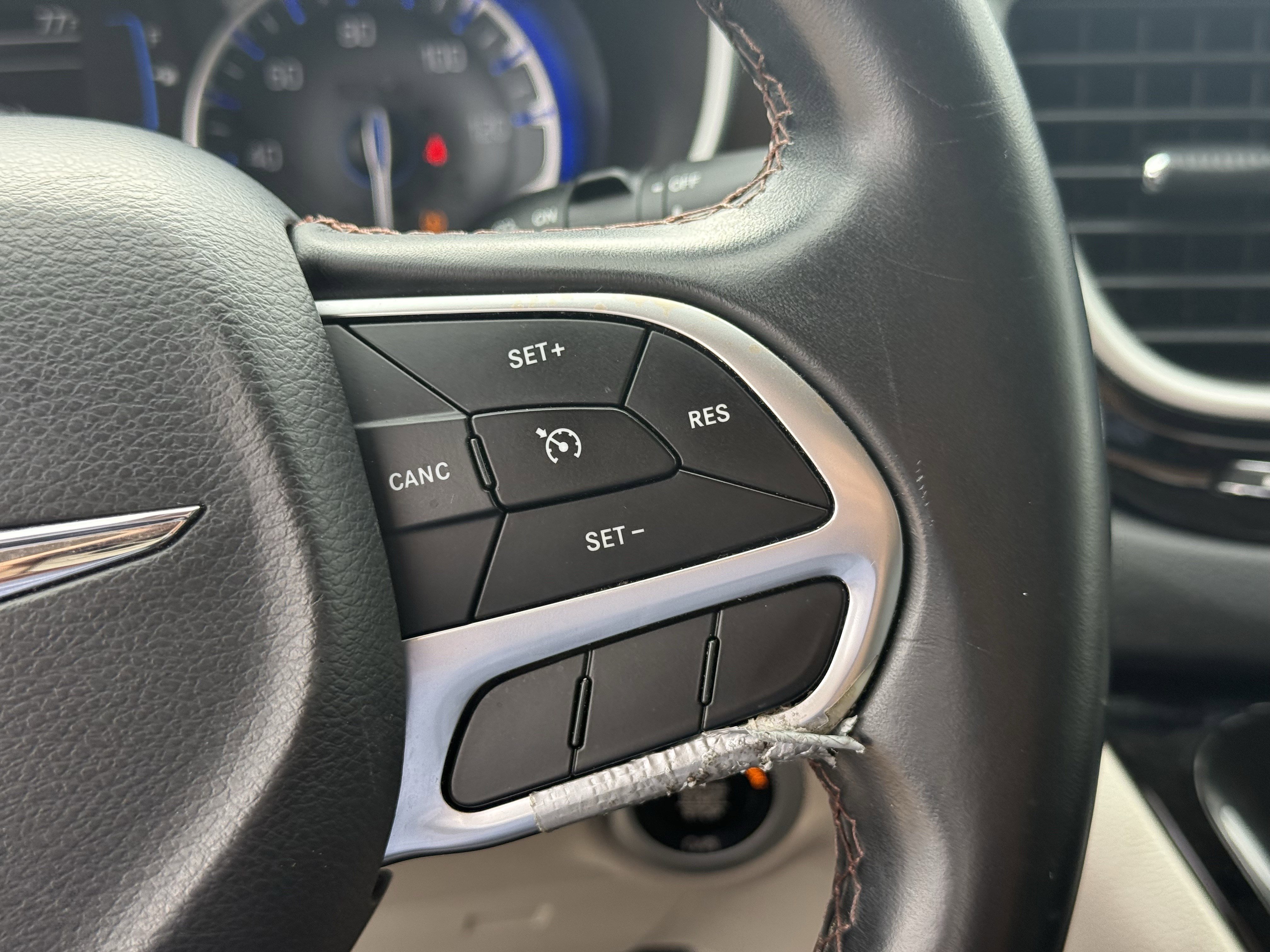 Used 2017 Chrysler Pacifica Touring-L w/ Tire & Wheel Group image 19