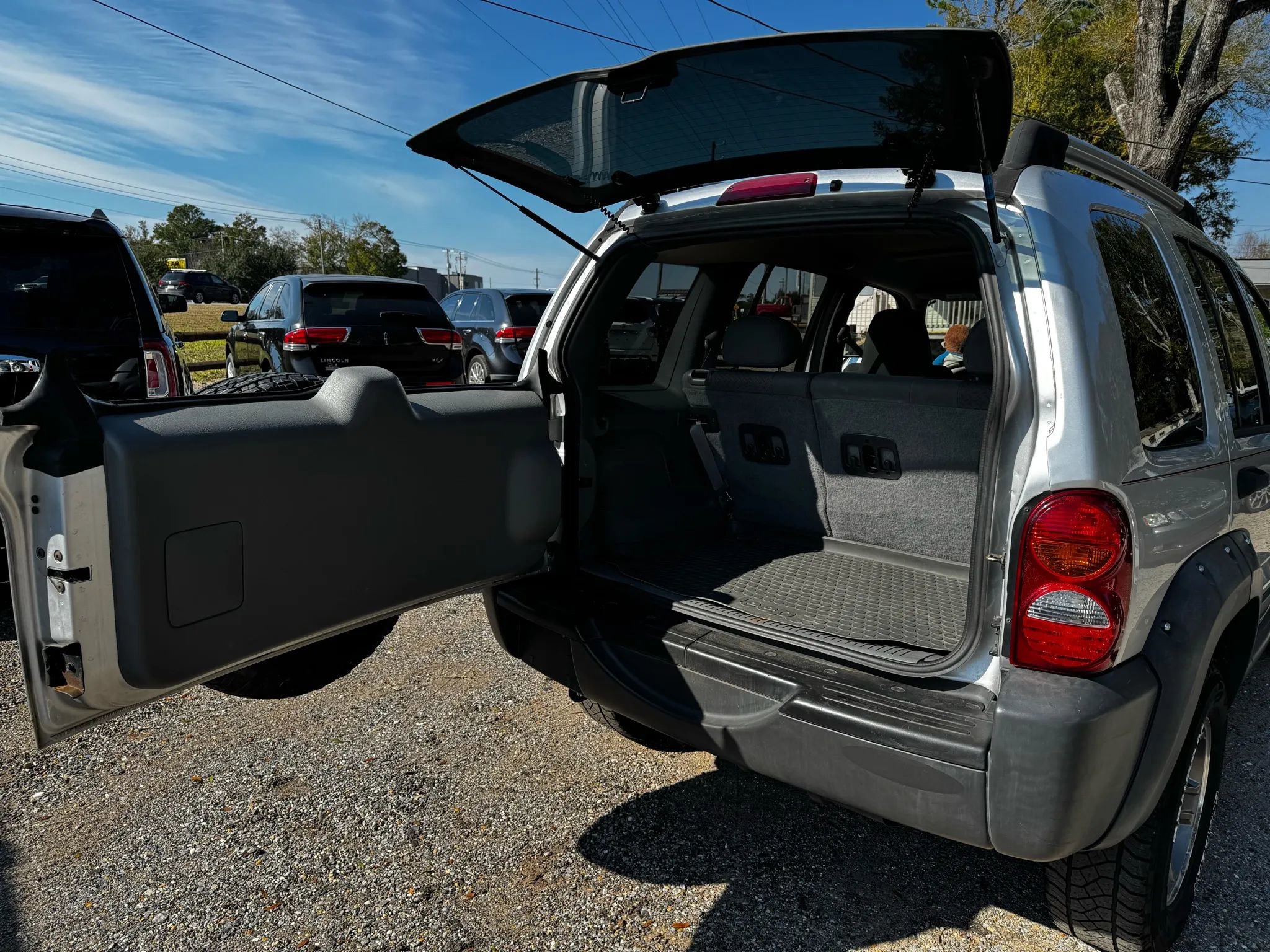 Used 2005 Jeep Liberty Renegade image 6