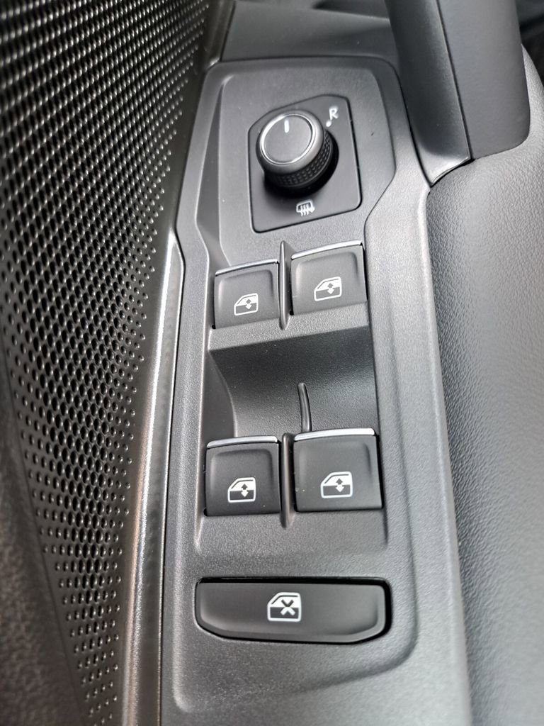 New 2026 Volkswagen Tiguan SE image 19