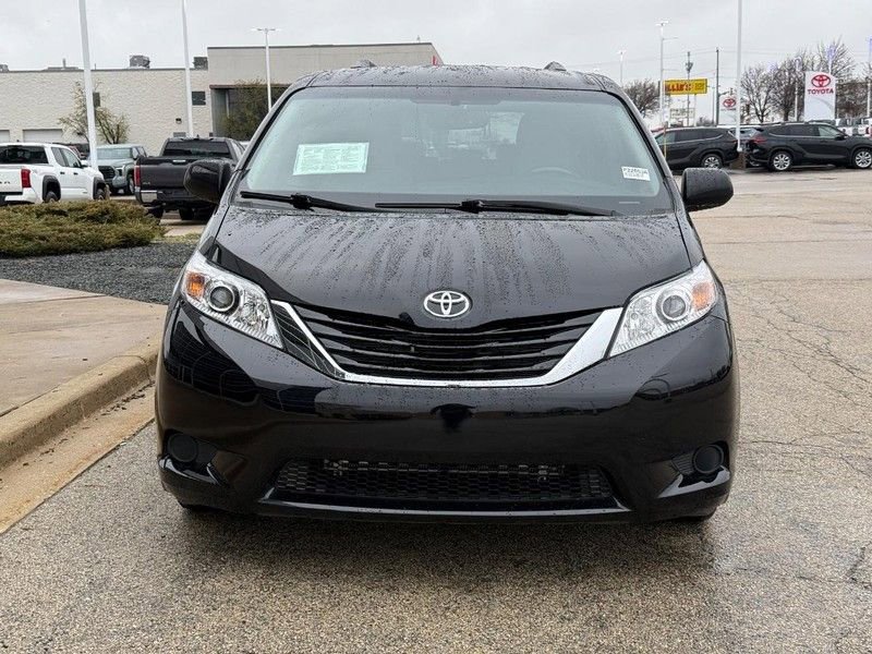 Used 2017 Toyota Sienna LE AWD/4WD image 8