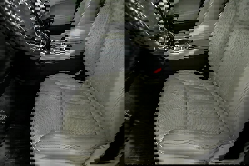 Used 2014 Land Rover Range Rover Sport HSE image 18