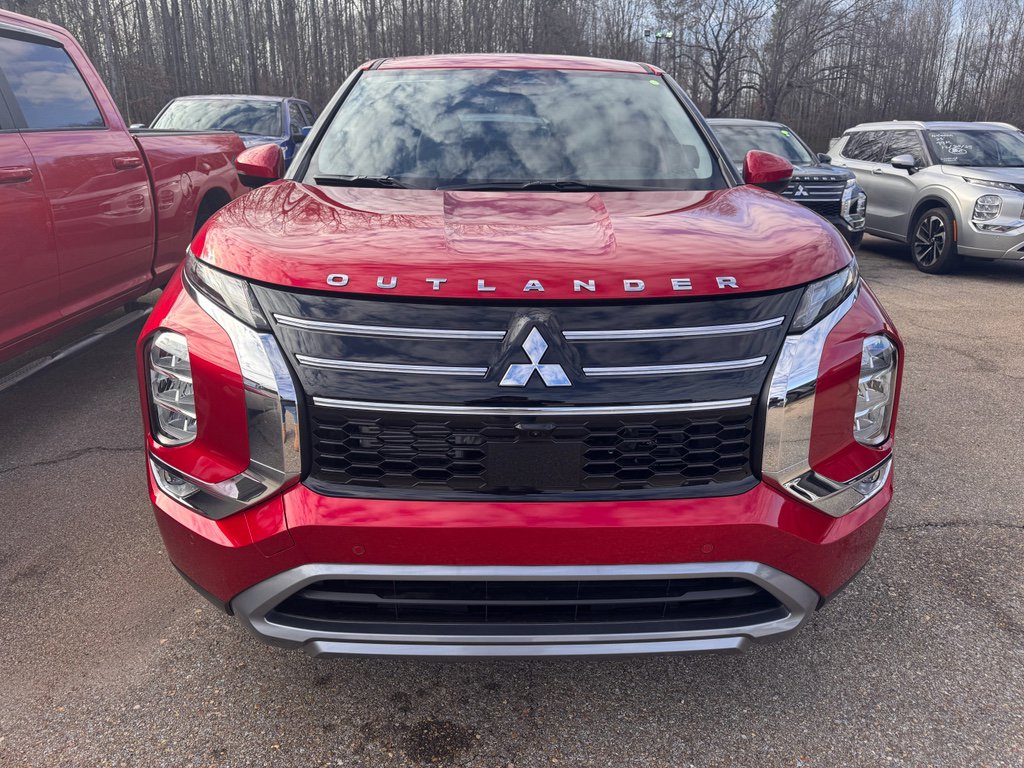 New 2026 Mitsubishi Outlander LE image 1
