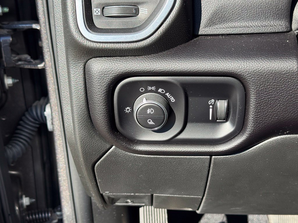 Used 2024 RAM 2500 Big Horn w/ Sport Appearance Package AWD/4WD image 20