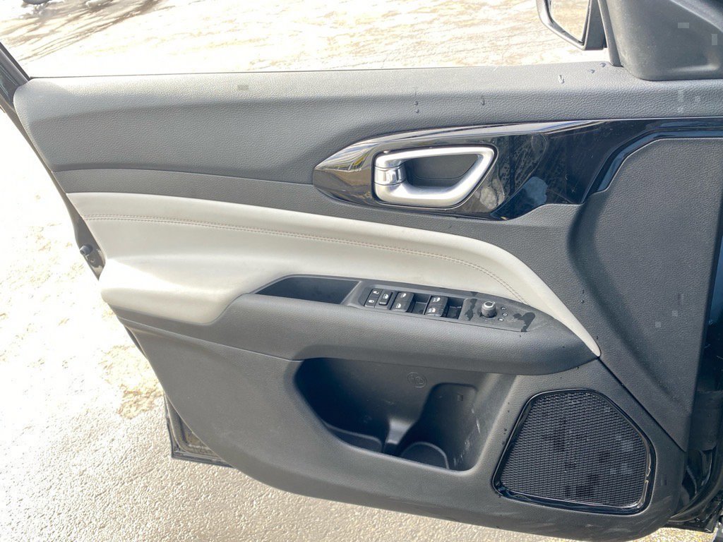 Used 2025 Jeep Compass Limited image 23