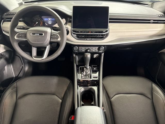 Used 2025 Jeep Compass Limited image 22