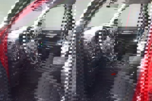 New 2025 Ford Ranger Lariat w/ Black Appearance Package image 6