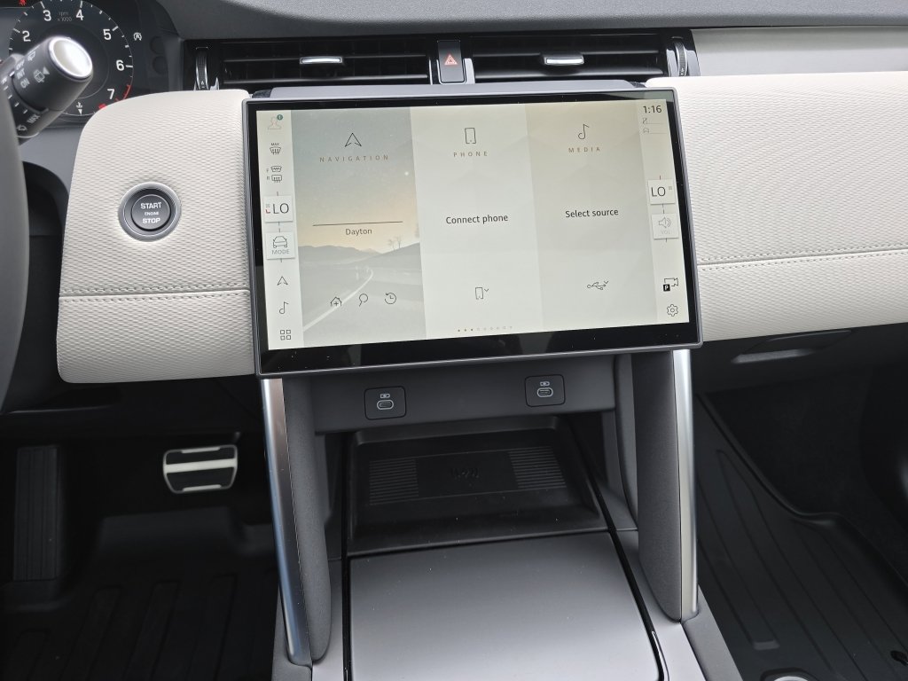 New 2025 Land Rover Discovery Sport Dynamic SE image 33