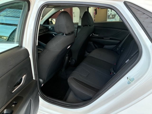 Used 2026 Hyundai Elantra SE FWD image 20