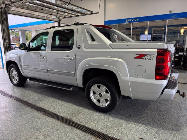 Used 2013 Chevrolet Avalanche LT w/ Suspension Package, Off-Road AWD/4WD image 5