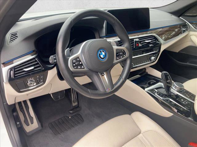 Used 2023 BMW 530e xDrive w/ Executive Package image 10
