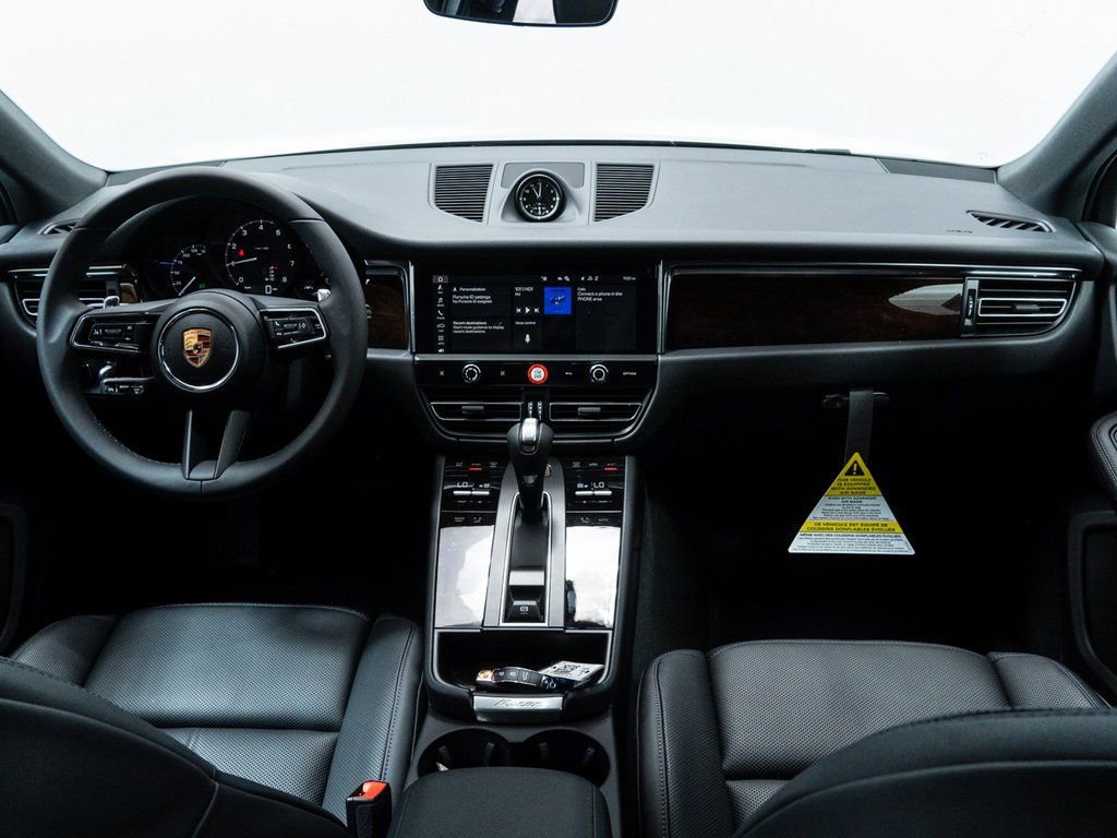 Used 2025 Porsche Macan image 18