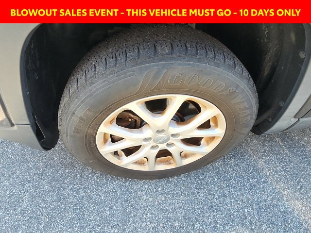Used 2016 Jeep Cherokee Latitude w/ Cold Weather Group AWD/4WD image 5
