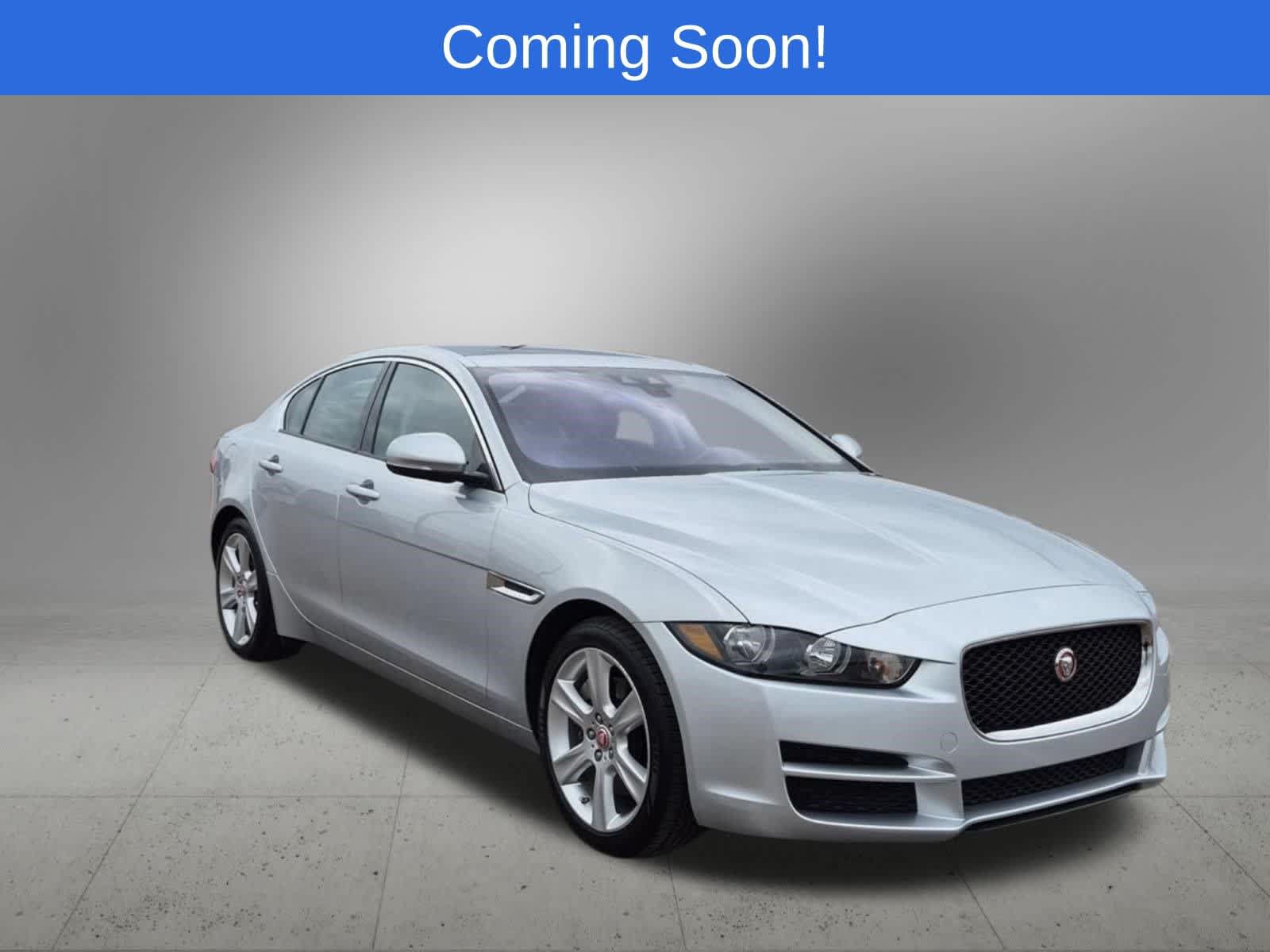 Used 2017 Jaguar XE Premium RWD image 8